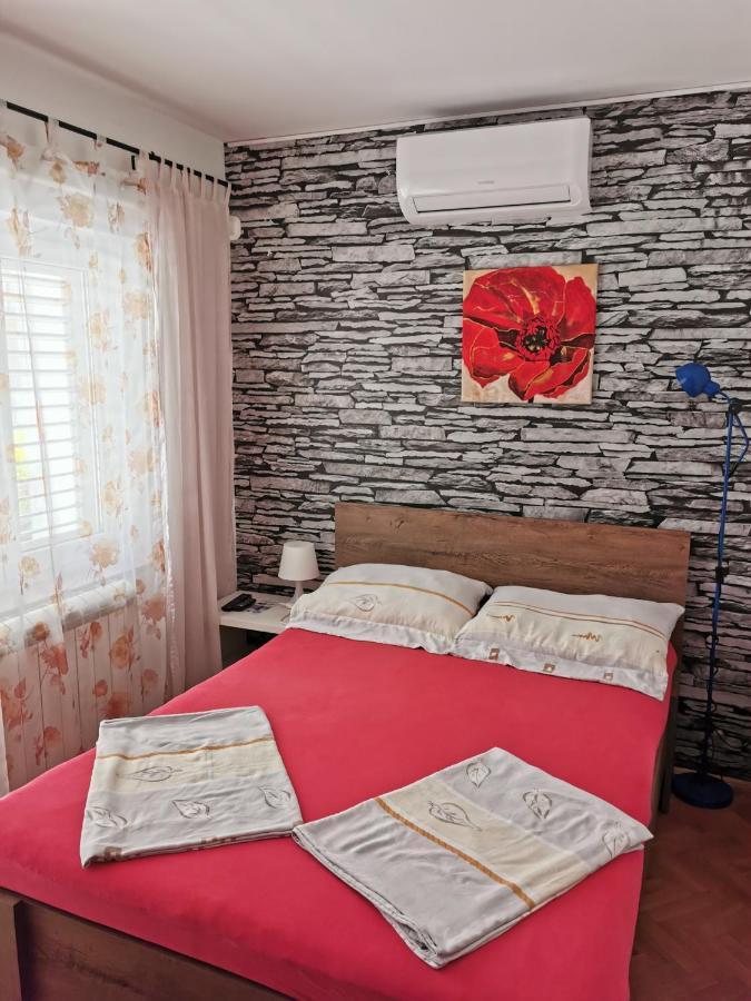 Villa Milic*** Доньї-Сегет Екстер'єр фото
